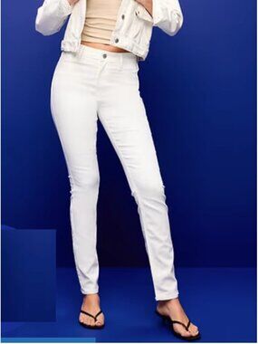 Old Navy. High-Waisted WOW straight White Jeans (Size 8 Regular)